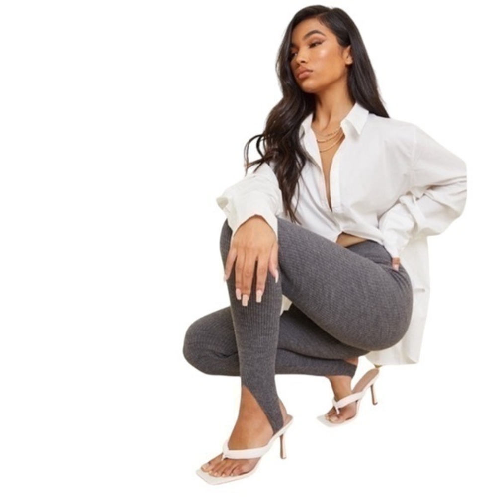 Pretty Little Thing White PU Tube Toe Thong Mid Heel 💕